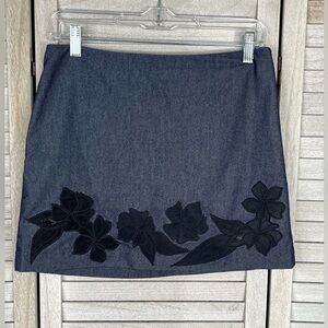 EXPRESS Stretch Denim Mini Skirt w Leather Floral Applique Dark Blue/Black-3/4